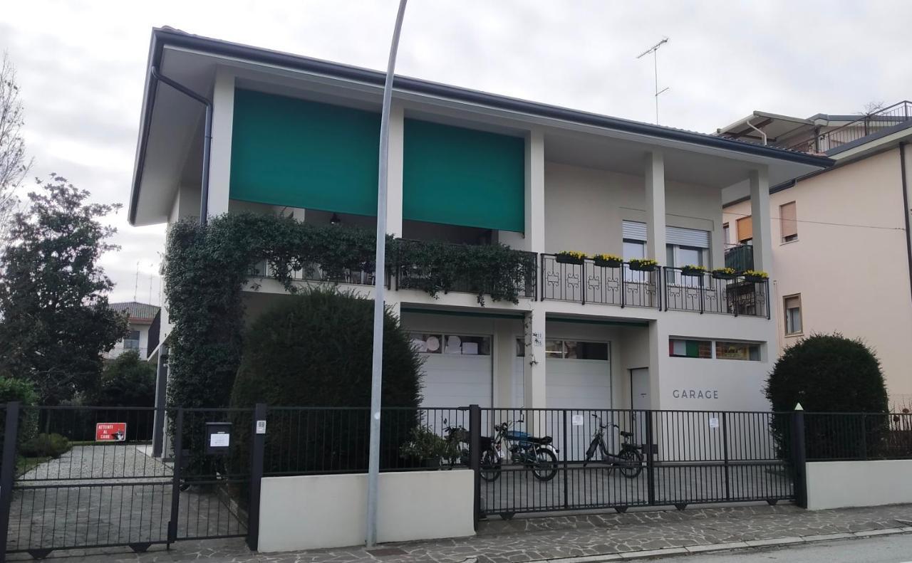 Garage Con Camere П'єве-ді-Соліго Екстер'єр фото